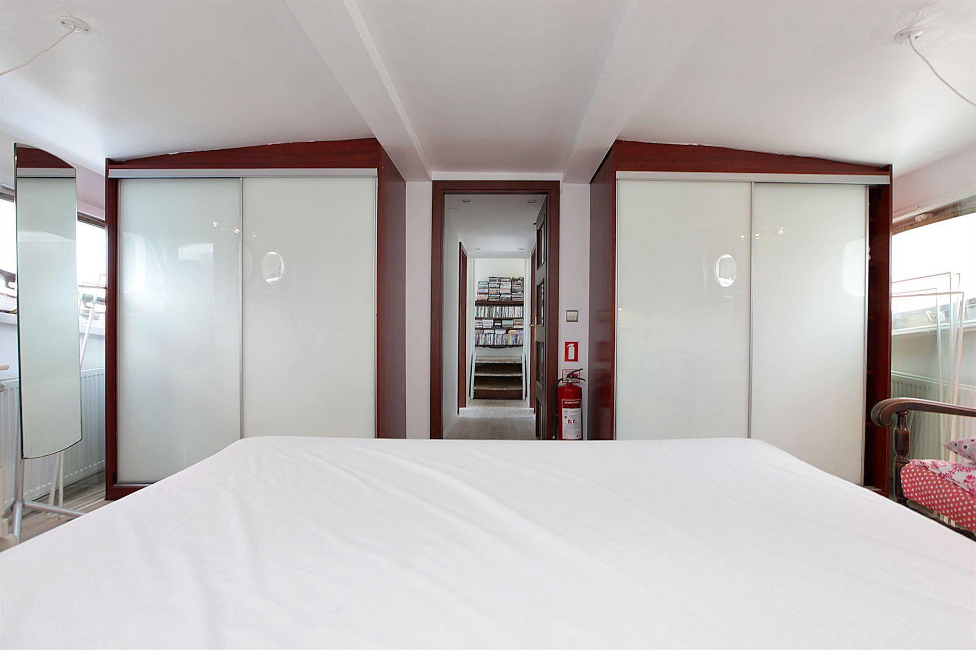 Houseboat 3* Copenhaga