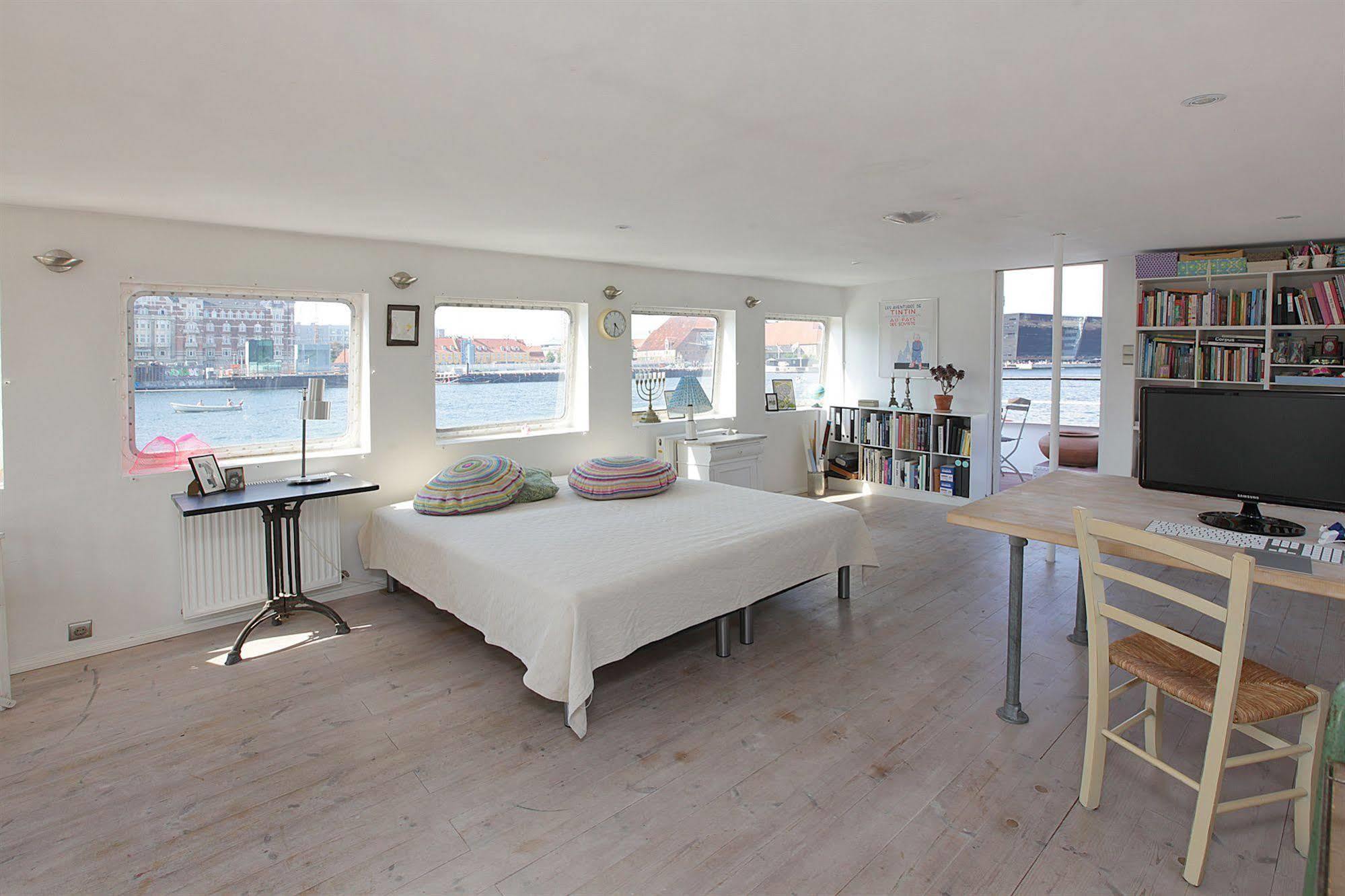 Botel Houseboat Copenhaga